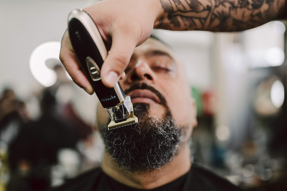 Supreme Trimmer ergonomic design fits comfortably in hand during sessions.