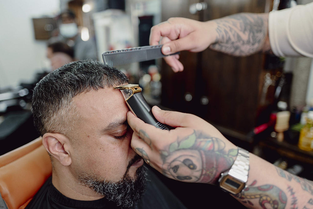 Supreme Trimmer includes USB charger for quick top‑ups.