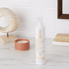 Sustainable Glam Epic leave-in detangler spray in action smoothing frizz.