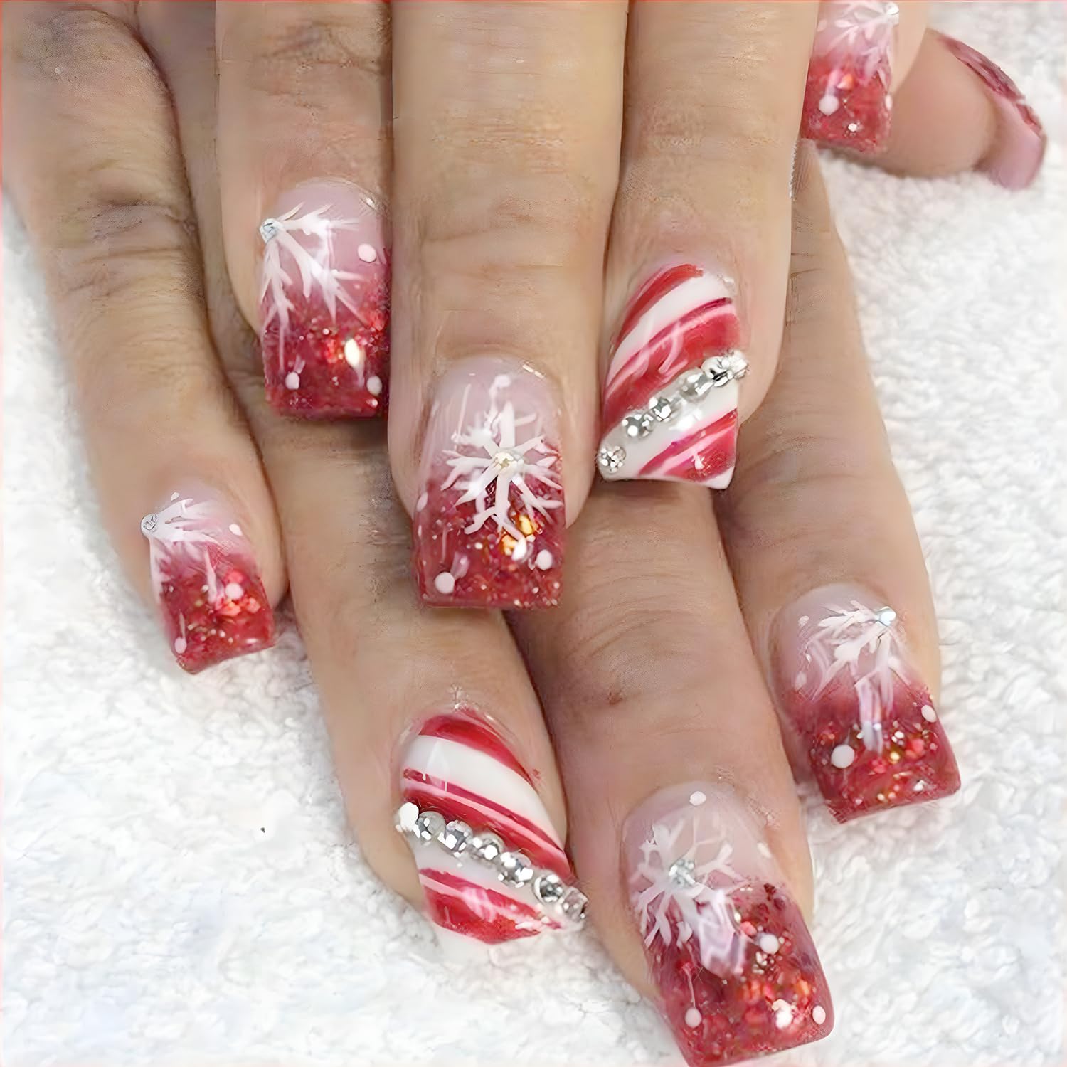 Sutaozhi Christmas press-on nails with snowflake rhinestones for a festive manicure.