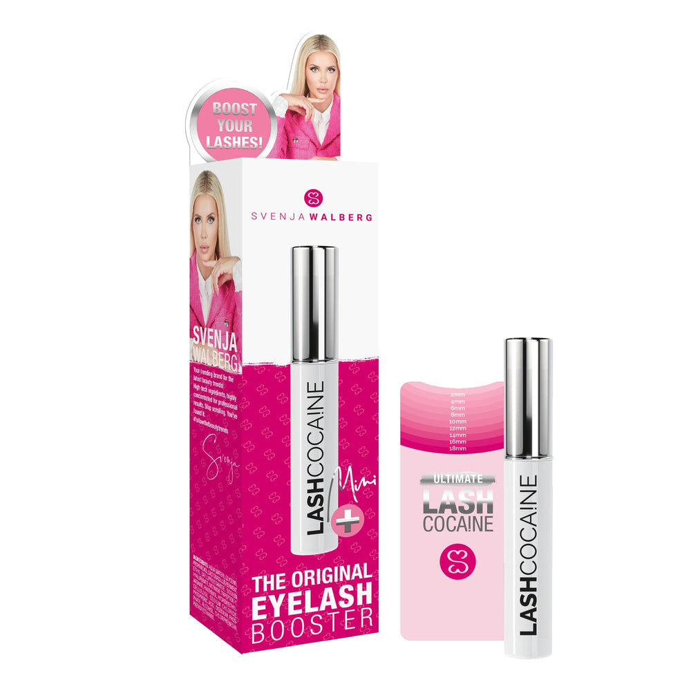 Svenja Walberg Mini Lashcoca!ne serum applying on clean lids for longer, fuller lashes