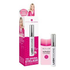 Svenja Walberg Mini Lashcoca!ne serum applying on clean lids for longer, fuller lashes