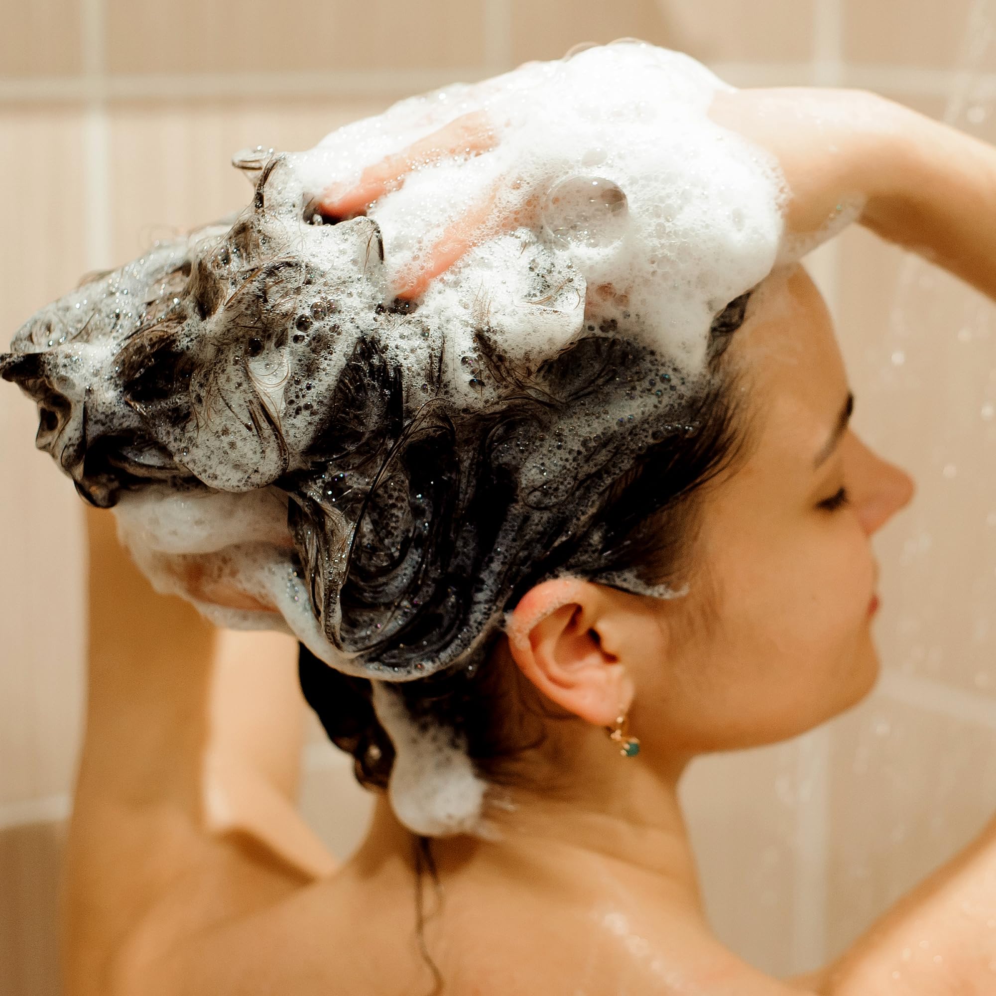 Svvimer shampoo label close-up emphasizes organic formulation
