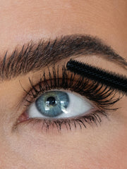 Sweed Cloud Mascara on lashes displaying volumized separation and definition