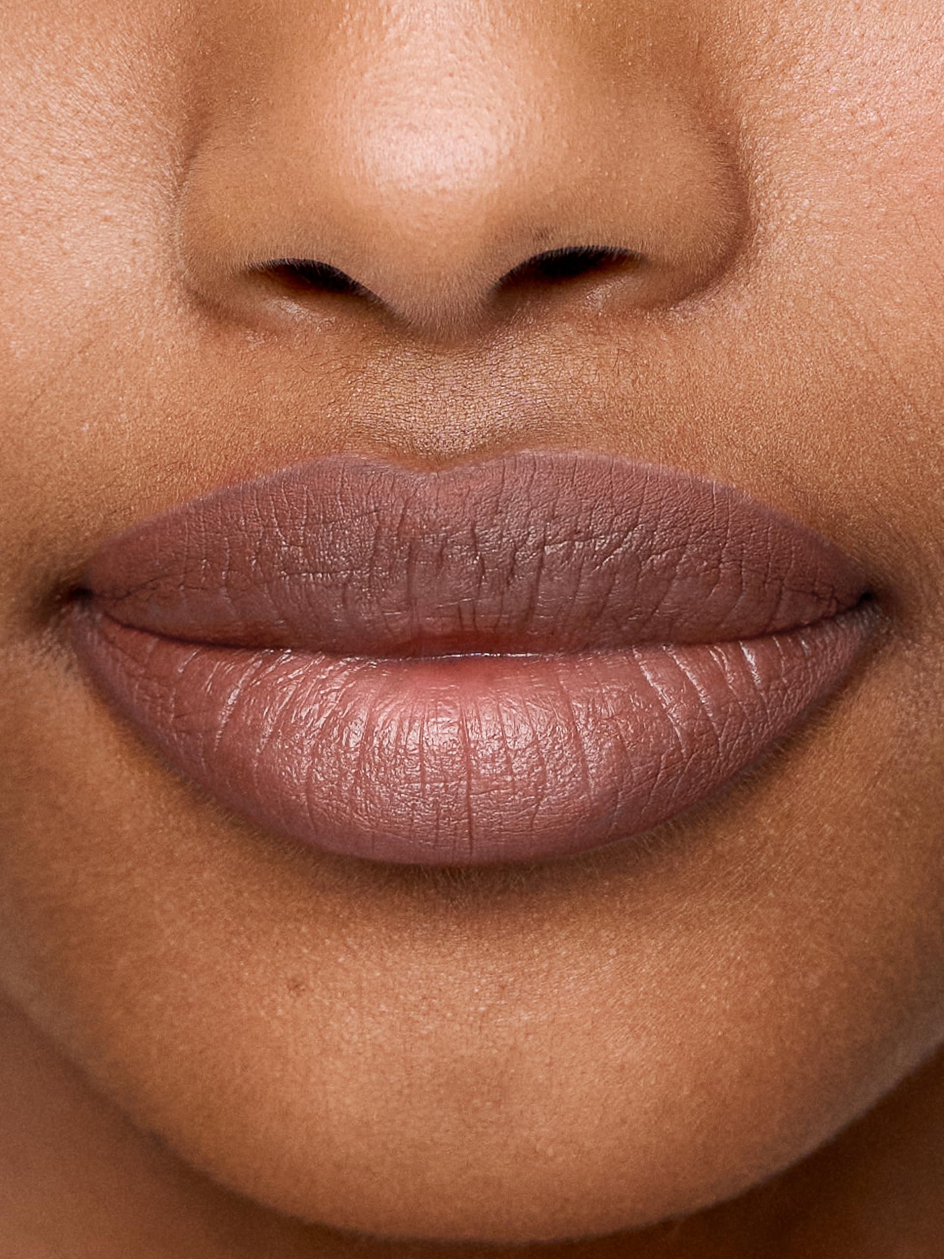 Sweed Lip Liner Nude frame defines lips with natural lasting finish