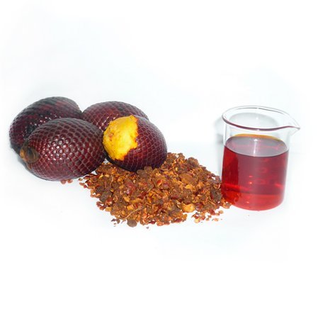 Sweet Essentials Buriti oil texture appears reddish orange, signaling rich nutrients for hair and skin.