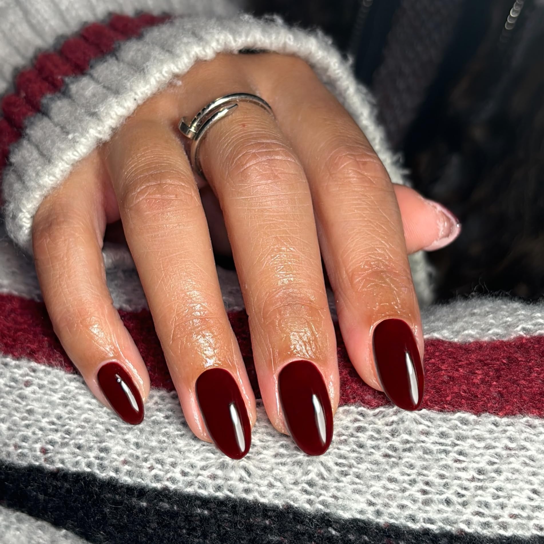 SXVME short oval press-ons offering comfortable, everyday manicure