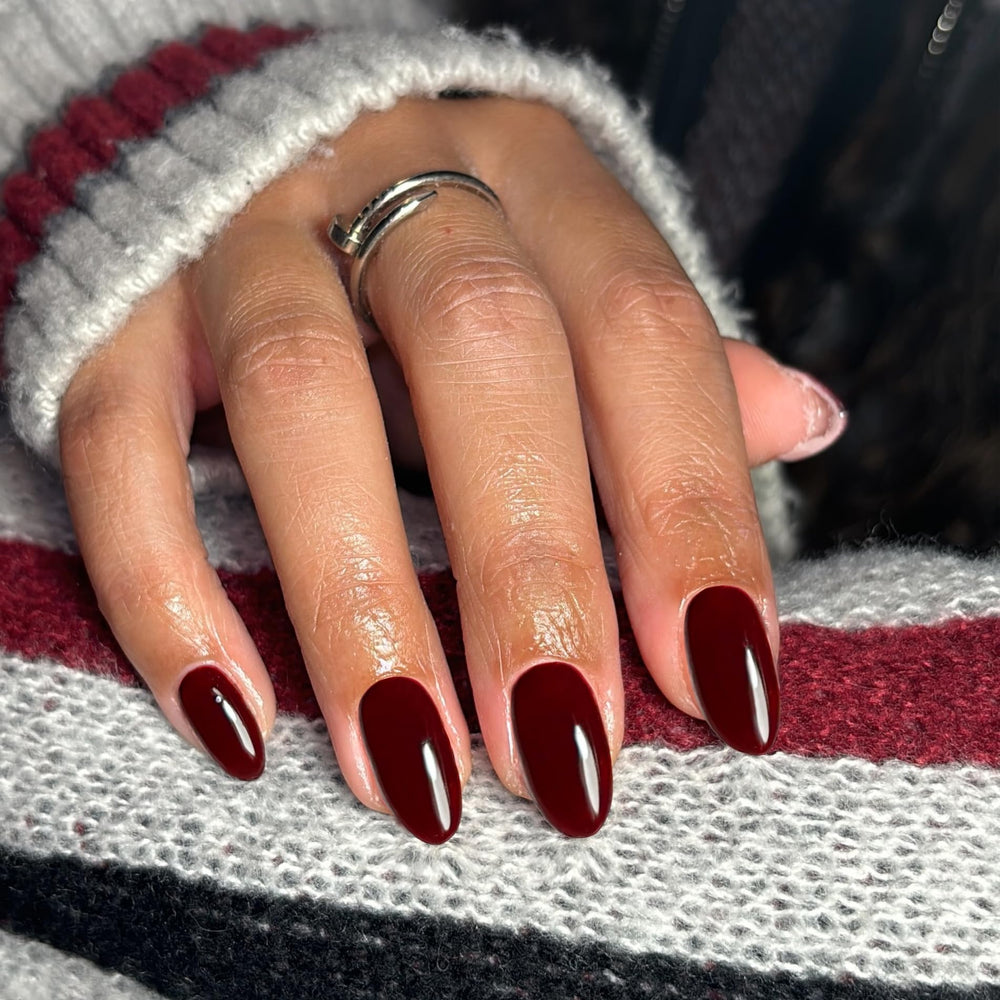 SXVME short oval press-ons offering comfortable, everyday manicure