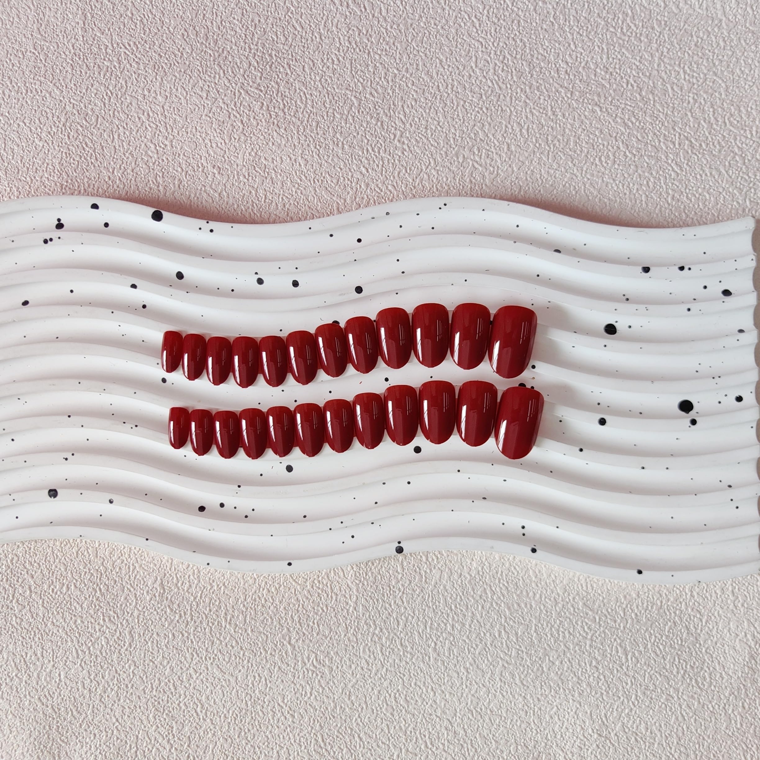 SXVME thick, chip-resistant nails maintain long-lasting shine