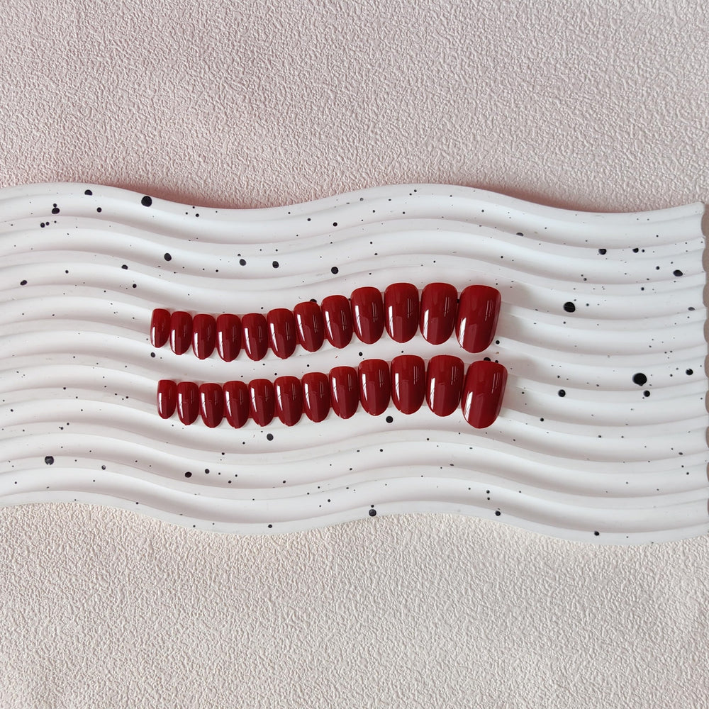 SXVME thick, chip-resistant nails maintain long-lasting shine