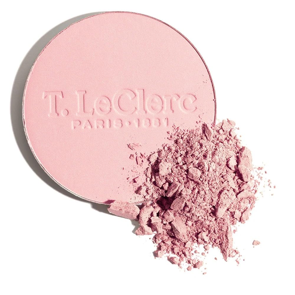 Rice Compact Powder swatch on skin shows a long-lasting natural matte finish.