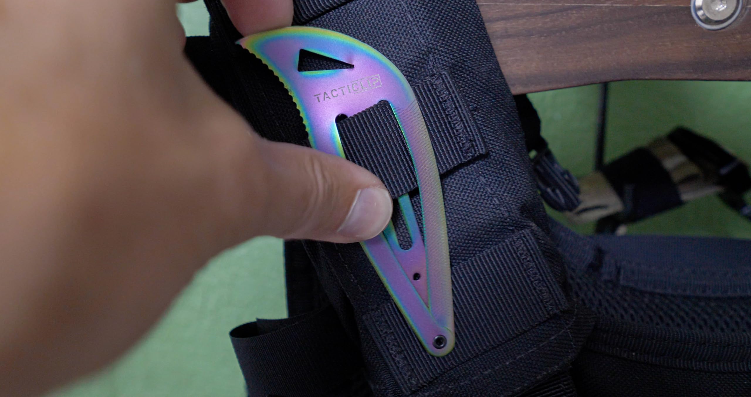 Tacticlip hair-safe unsharpened edge protects strands during use.