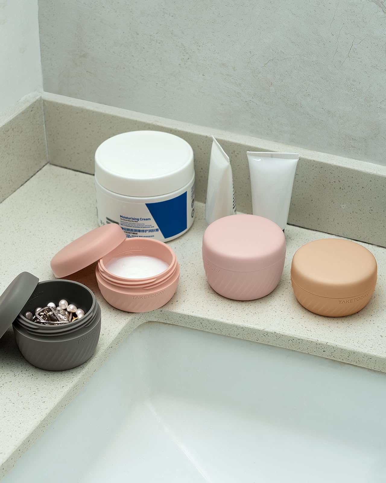 TakeToday wide-mouth design eases filling and cleaning.
