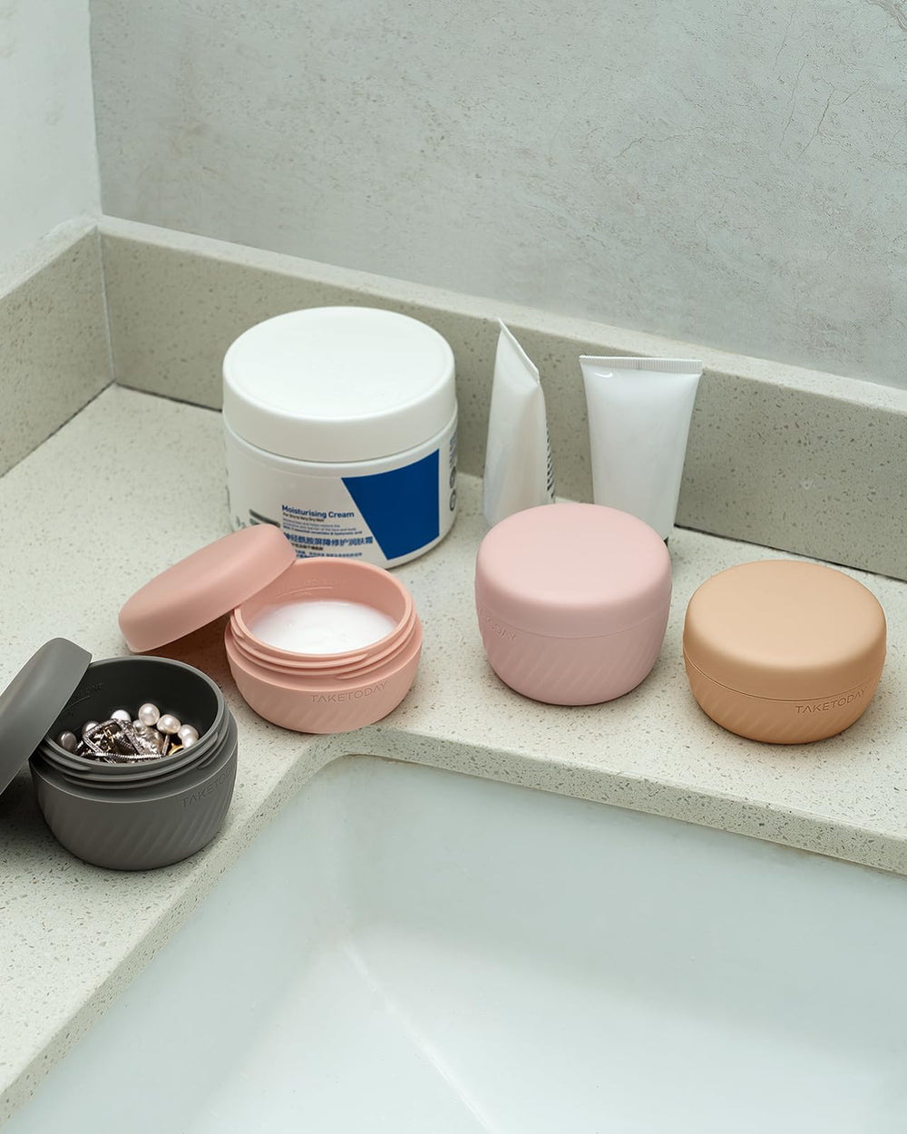 TakeToday wide-mouth design eases filling and cleaning.