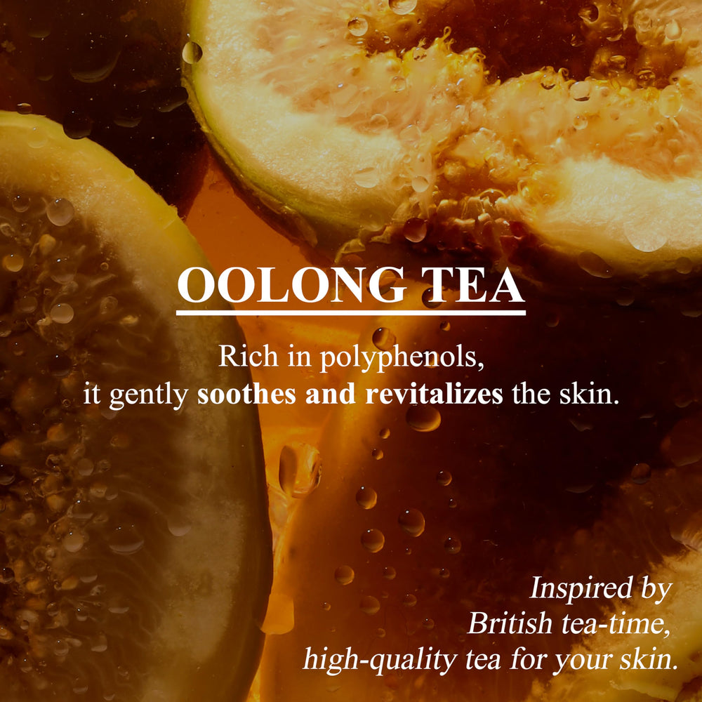 TEABLESS silicone‑free formula demonstrates fast absorption on skin.