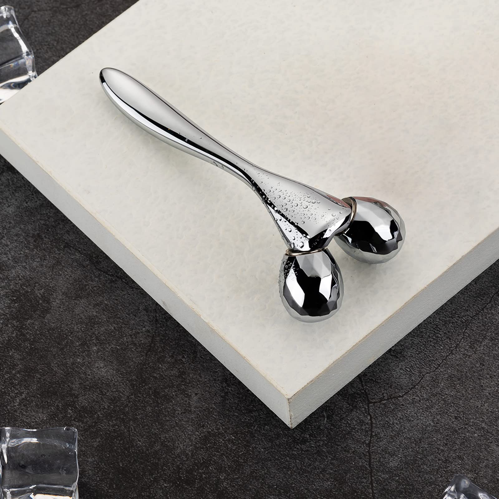 Tekson Zine Alloy Face Roller soothes the neck with a refreshing cool massage