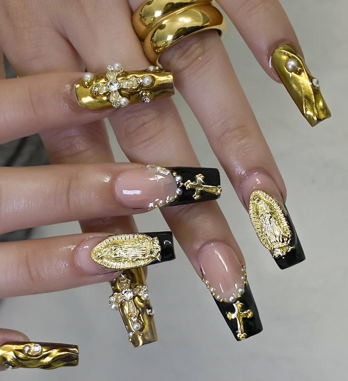TemBelle 3D chrome charm creates eye-catching nail jewelry.
