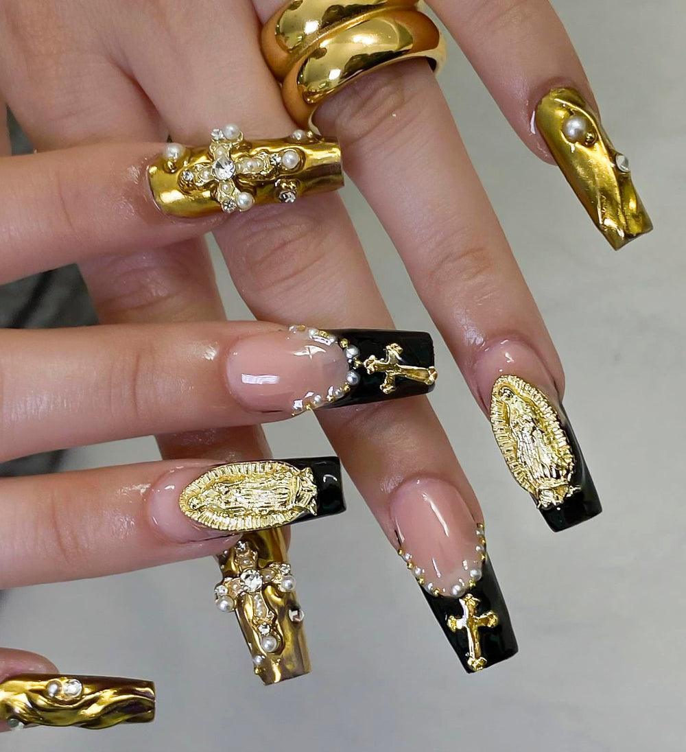TemBelle 3D chrome charm creates eye-catching nail jewelry.