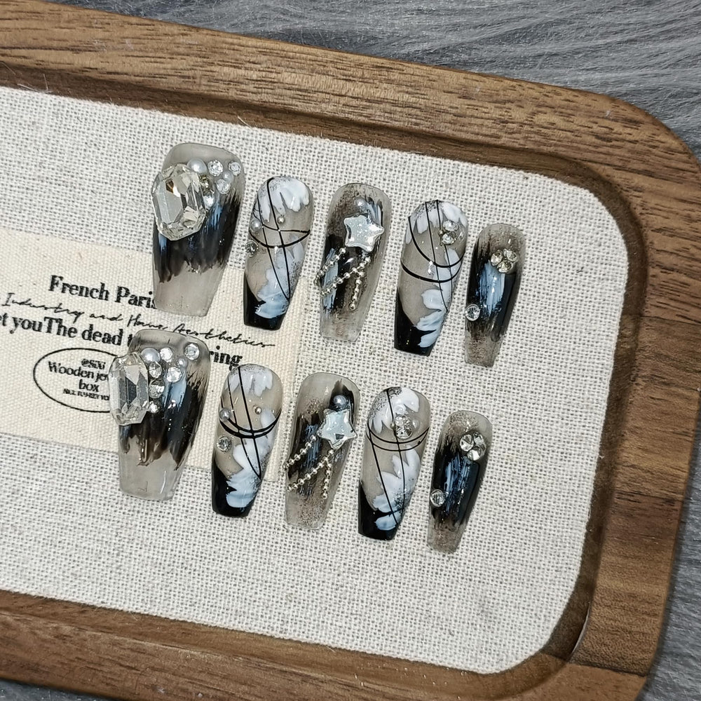 Tenpal glue-on nails in medium size for comfortable wear.