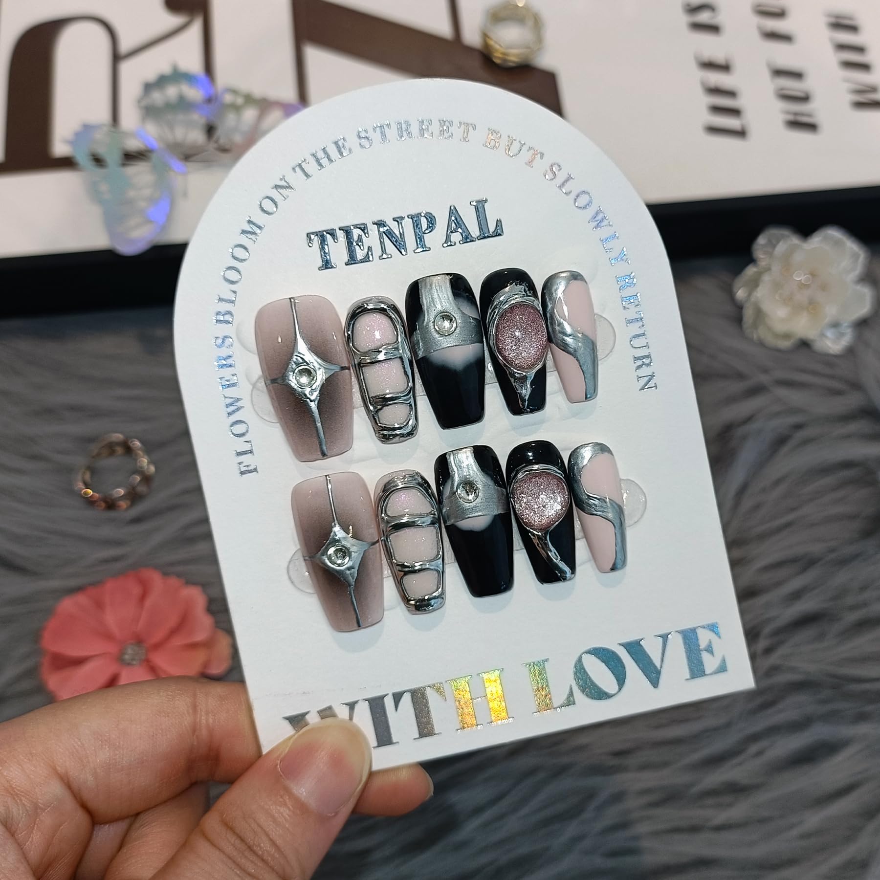 TENPAL compact kit with jelly adhesive and files for quick wear.