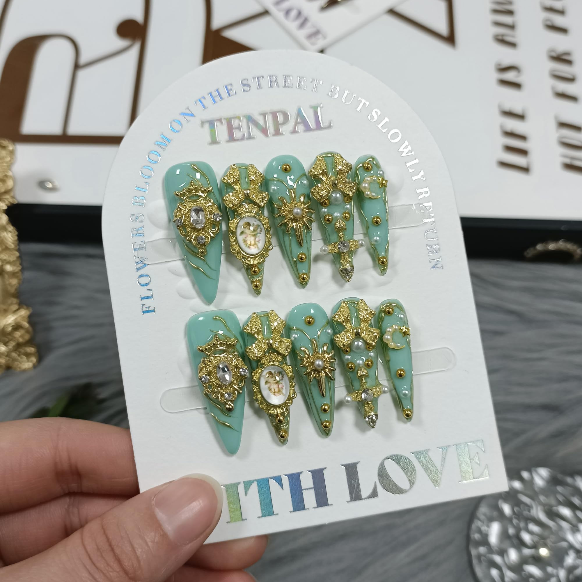 TENPAL boxed set includes jelly adhesive for quick at home glamour