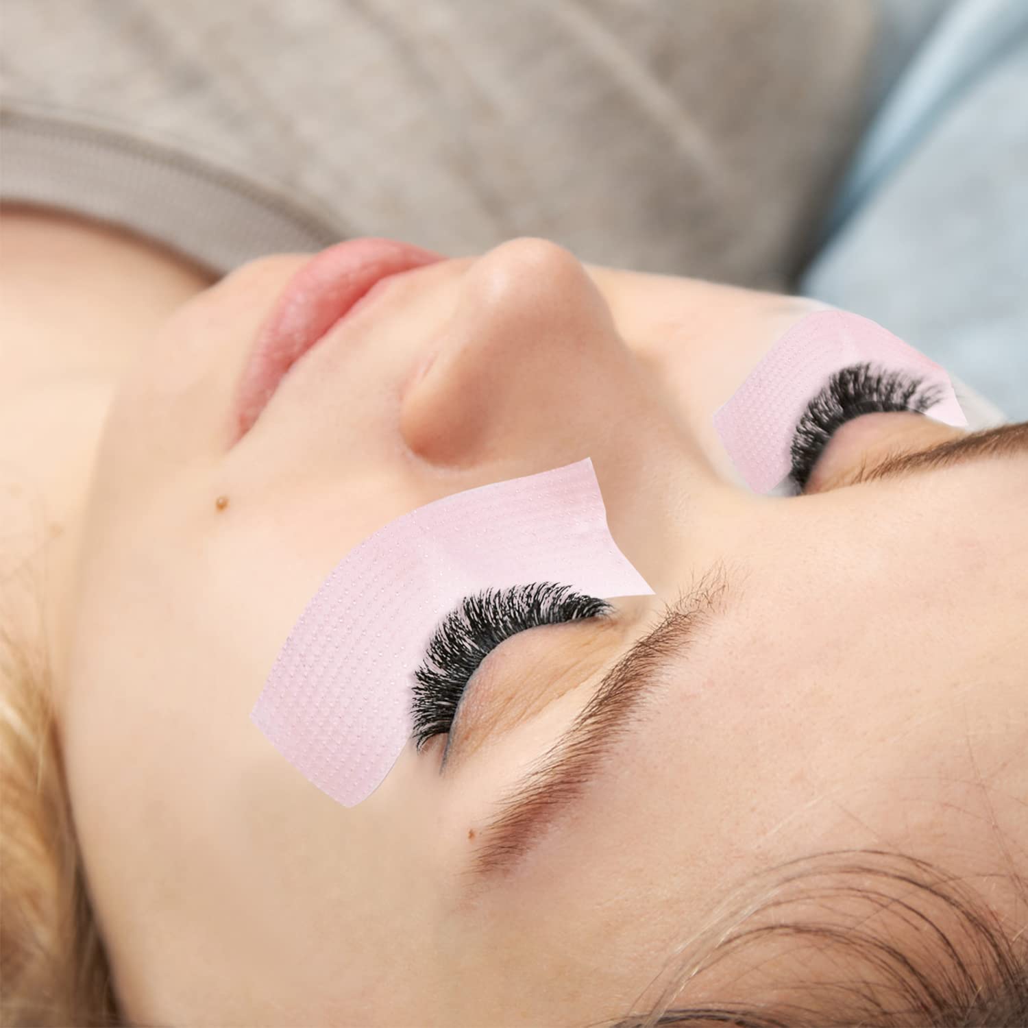 TEOYALL isolation tape supports clean eyelash extensions with minimal residue.