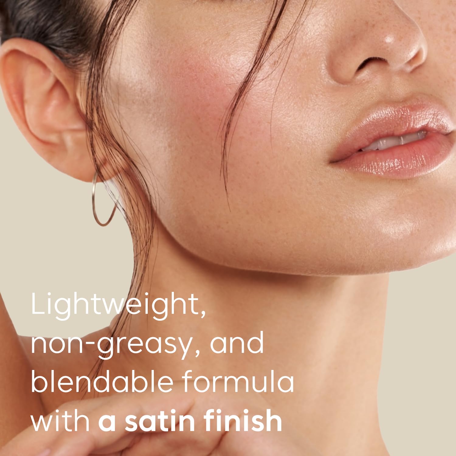 Zinc oxide mineral SPF40 close-up highlights broad protection.