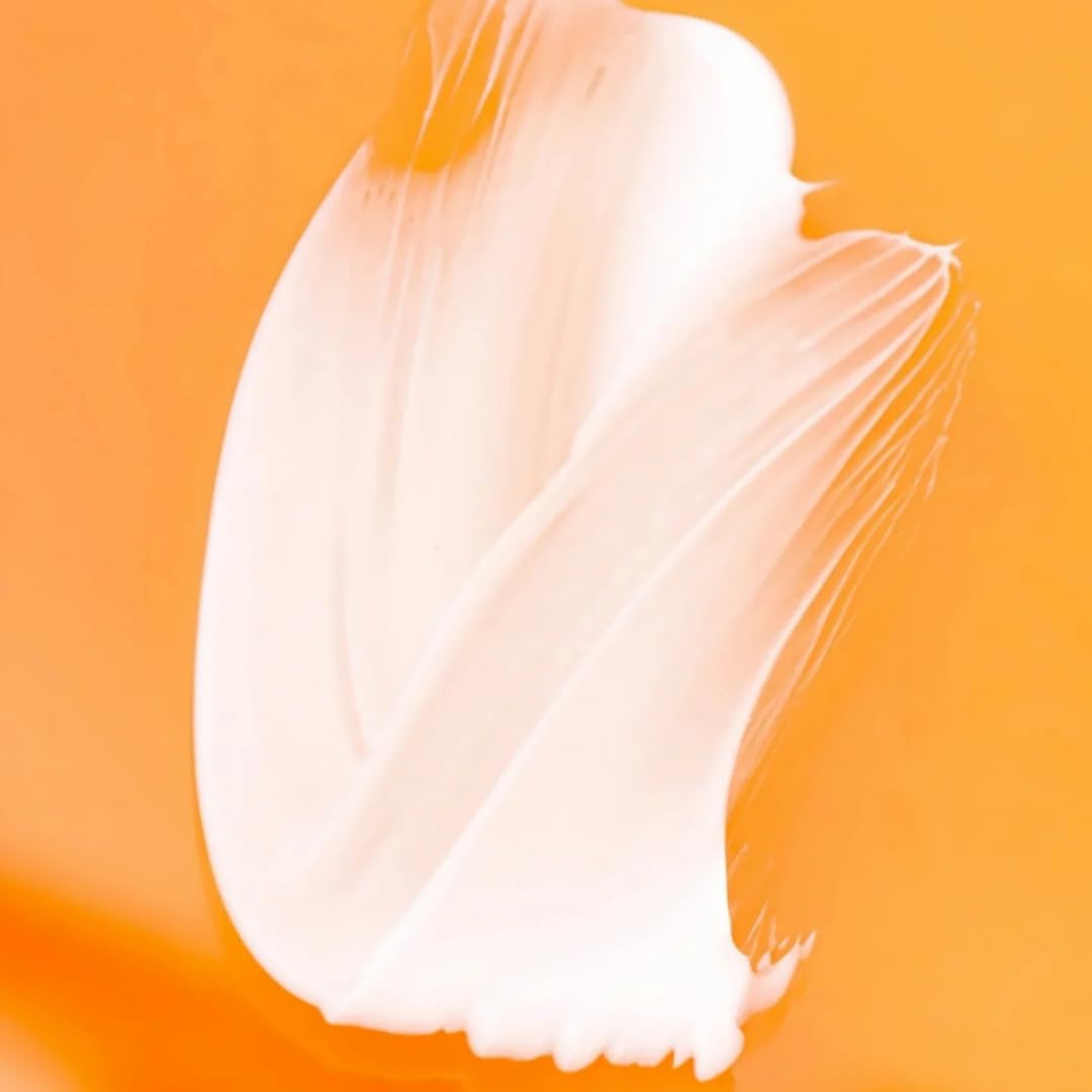 THAROS eye cream with Horse Chestnut extract visual illustrating nourishing botanicals.