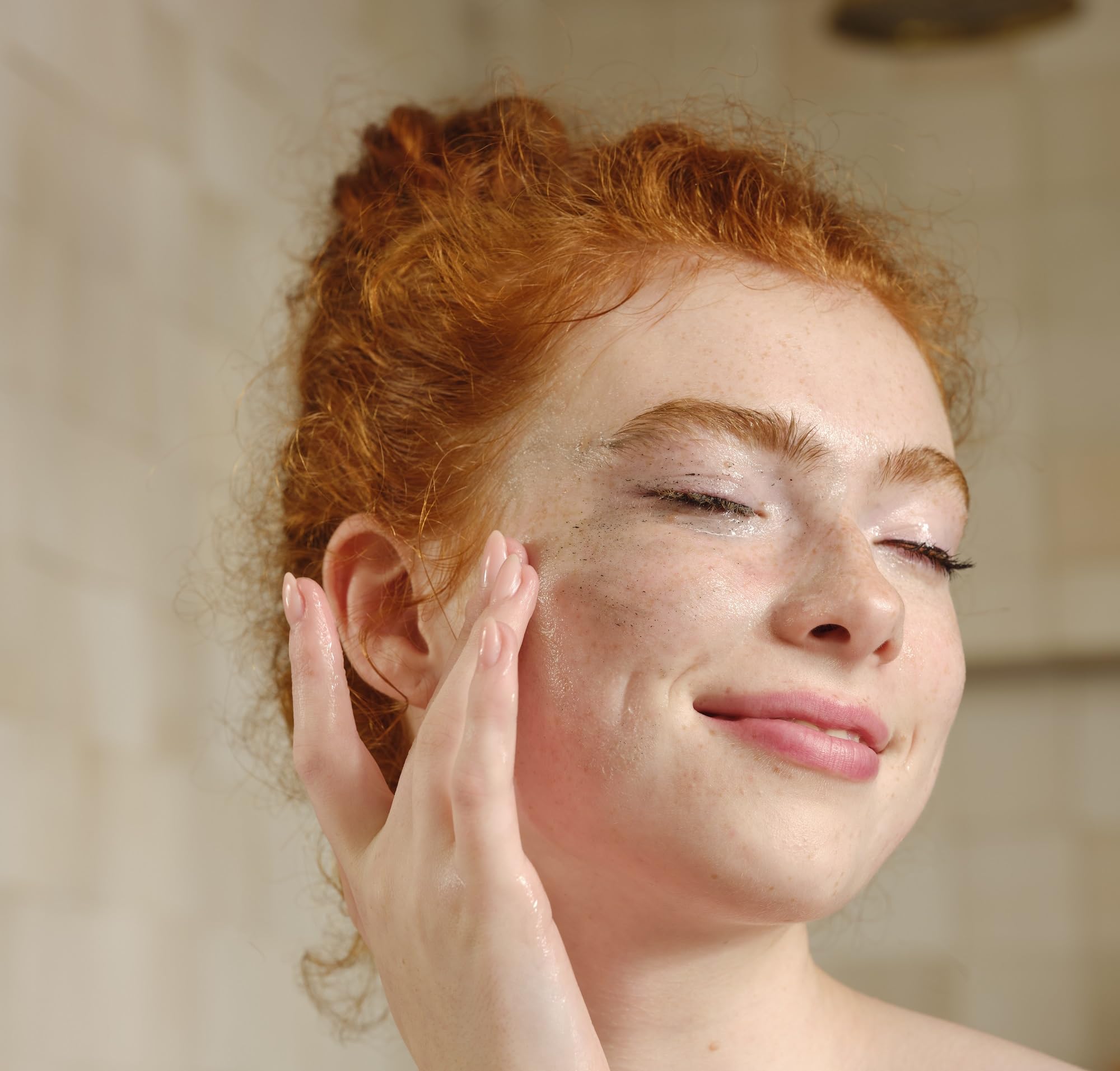 The Body Shop Camomile Jelly with water turns silky, refreshing the skin.