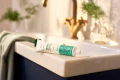 The Body Shop Tea Tree In-Control Hydrator s'applique sur peau propre et apaise.