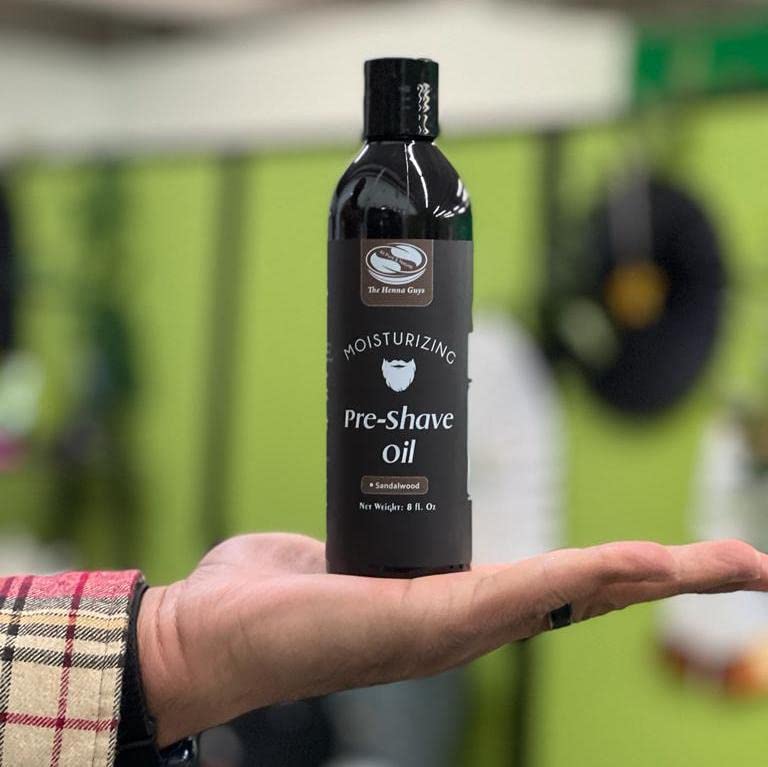 The Henna Guys pre shave oil sandalwood texture closeup showcases balanced consistency for easy application.