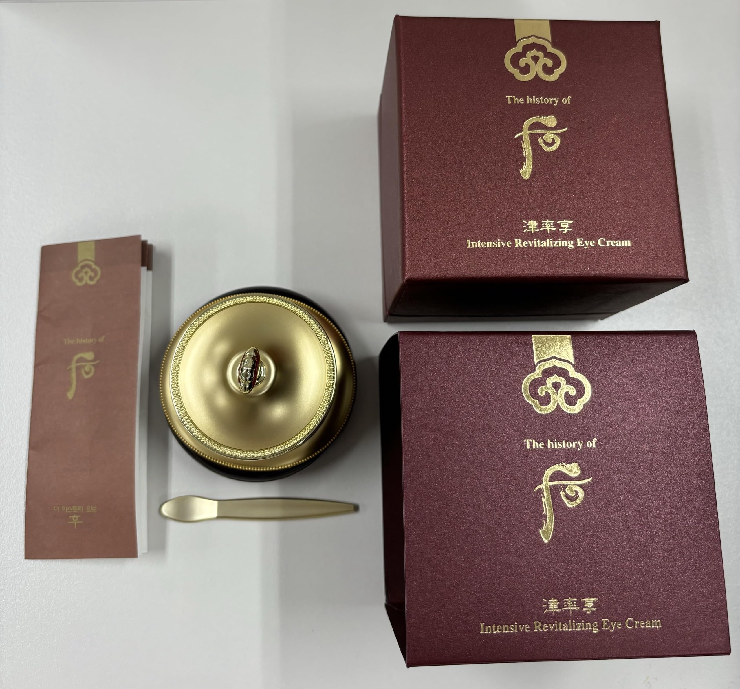 Cream resting on skin with satin-like finish for smooth eye contour