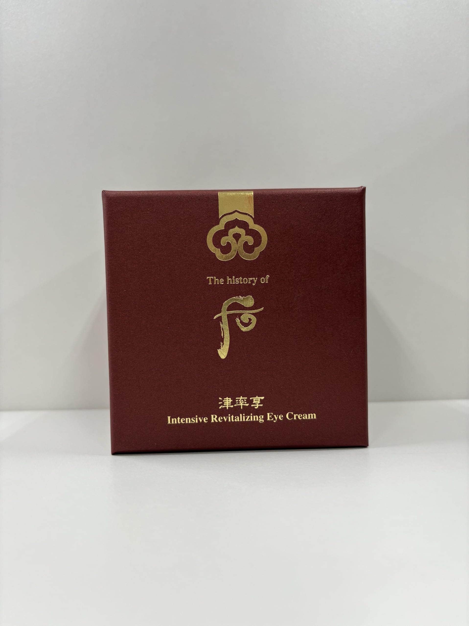 Gentle ring-finger application demonstrates delicate eye-area technique for gentle use