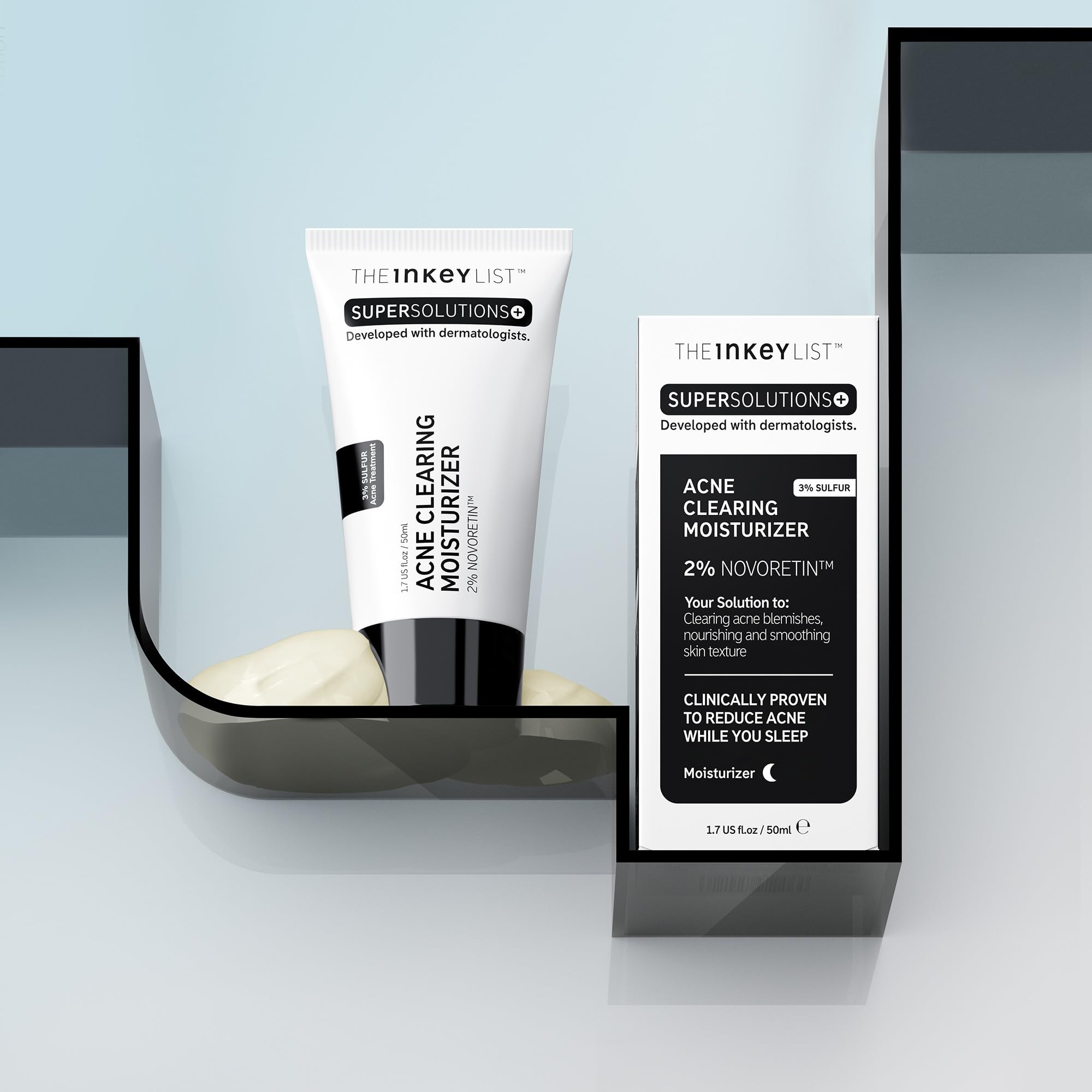 Novoretin 2% Moisturizer white cream resting on palm demonstrates smooth application