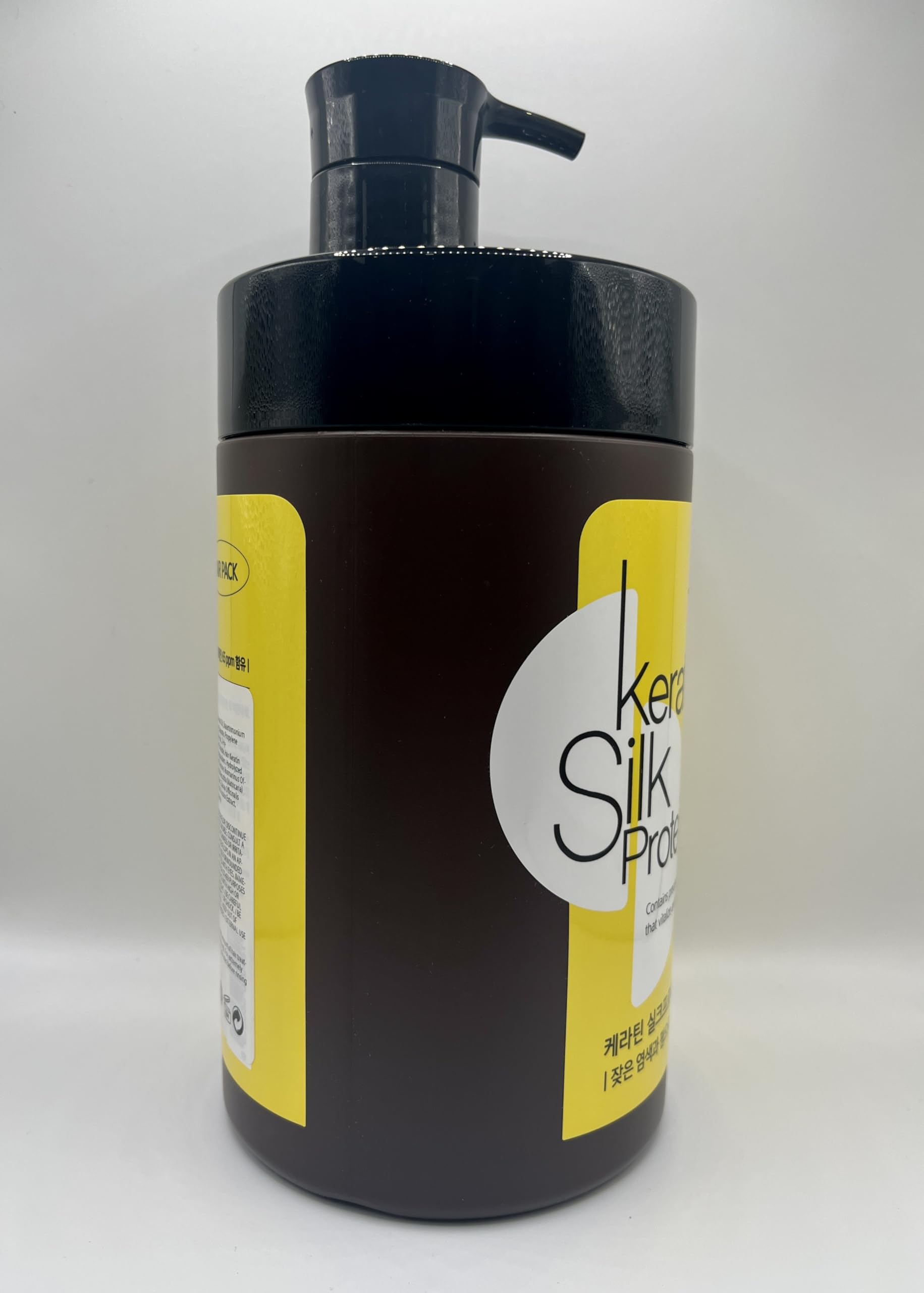 The Man Company Man with Flowers keratin silkprotein hair pack coats locks with nourishment.