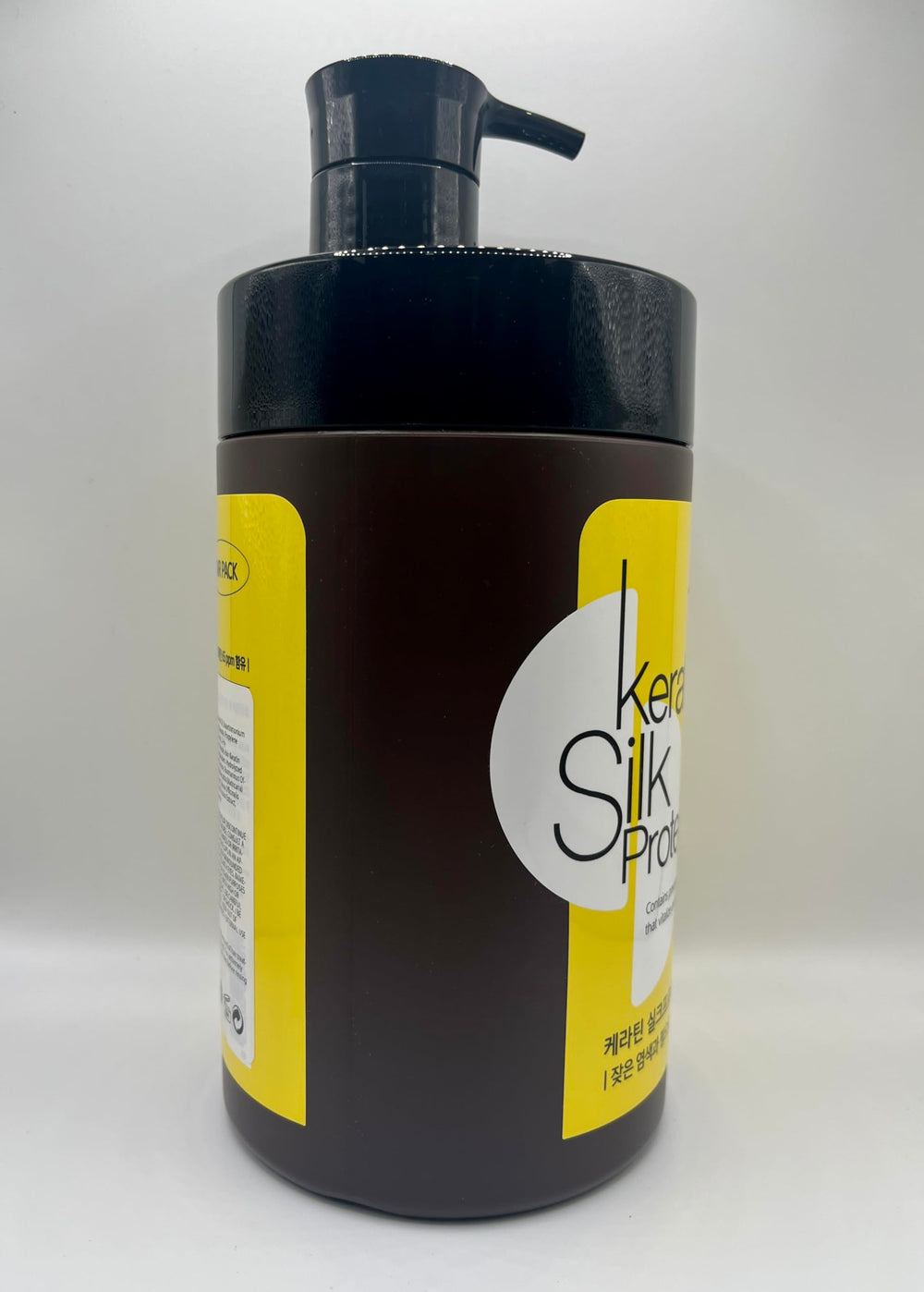 The Man Company Man with Flowers keratin silkprotein hair pack coats locks with nourishment.