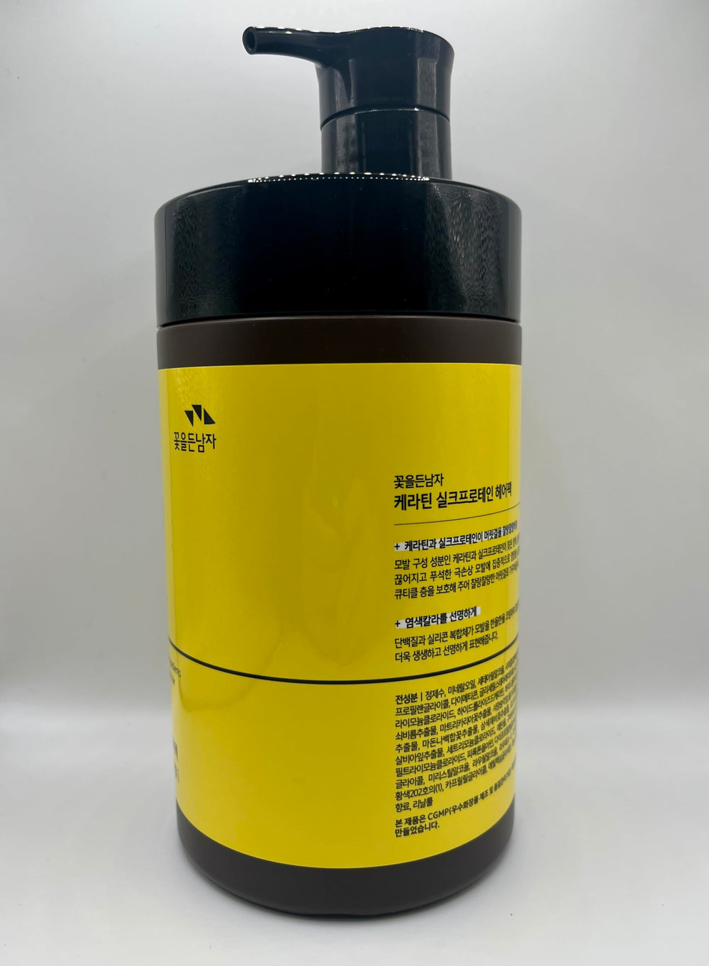 The Man Company Man with Flowers keratin silkprotein hair pack application demonstrates easy at-home care.