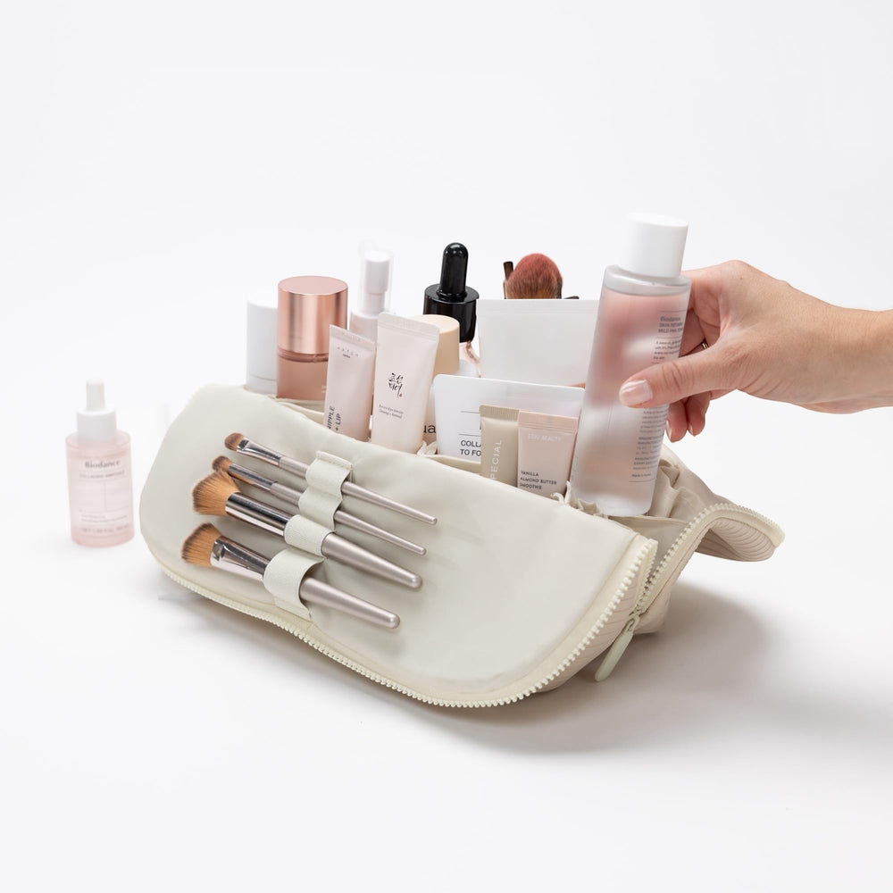The Verti lightweight base provides structure for vanity or bag packing.