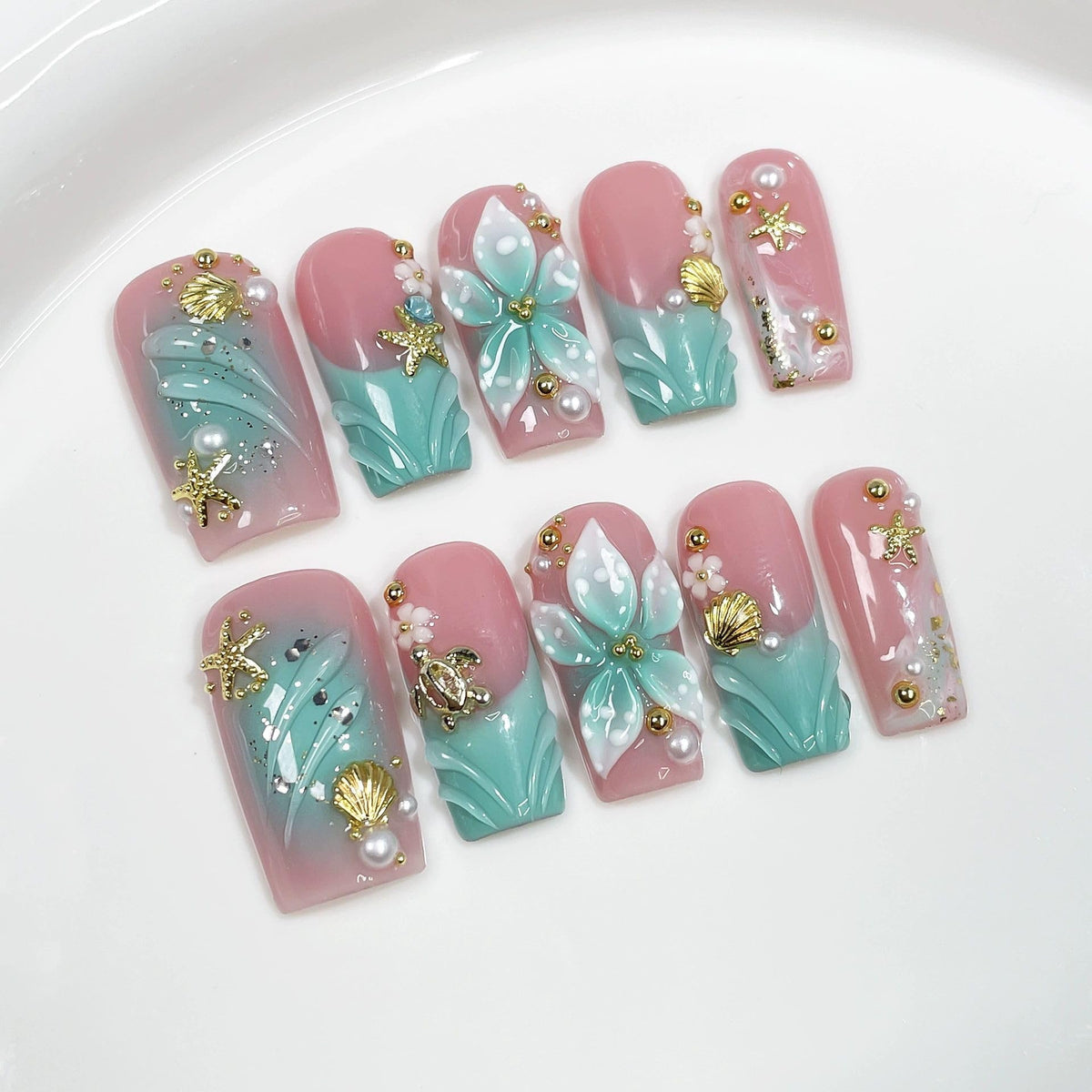 Threelegscat square nails with 3D flower design for a festive manicure.