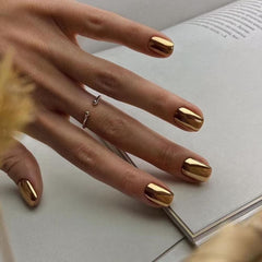 Thuoxde short square nails with mirror finish add chic drama to any look.
