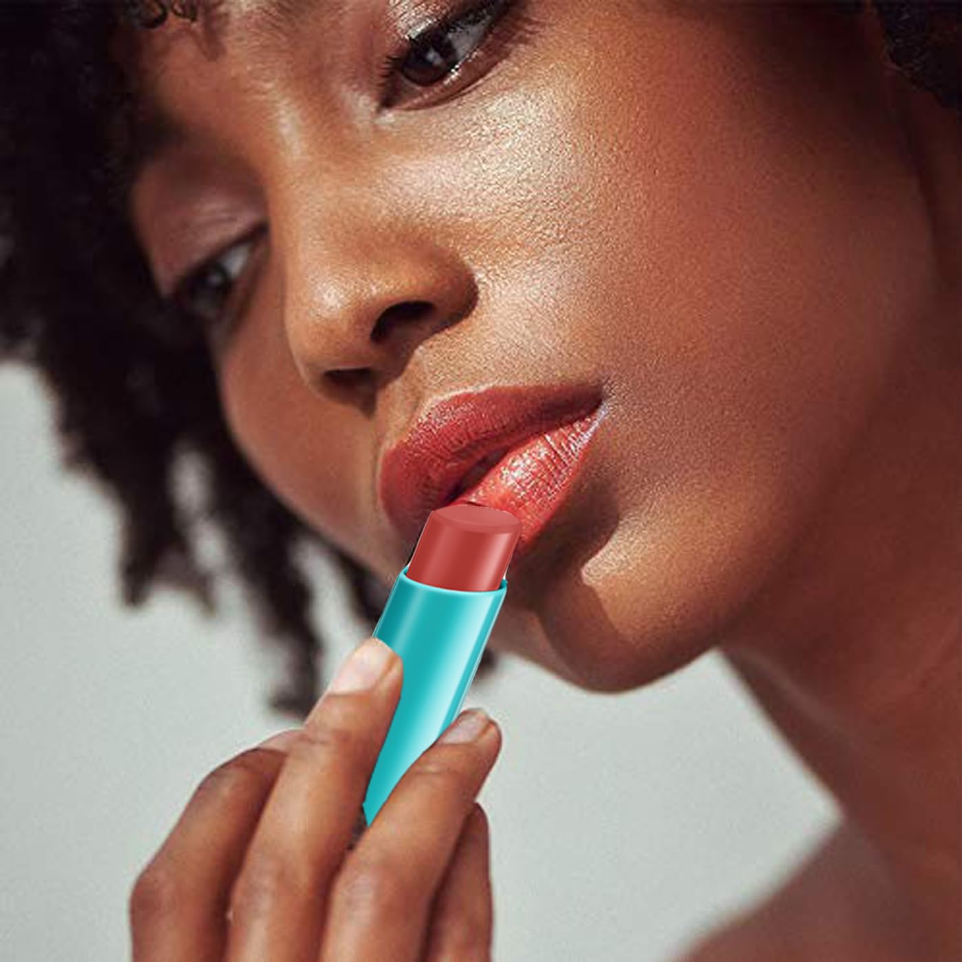 Timnod Lip Tint offers a lightweight, non-sticky lip color experience.