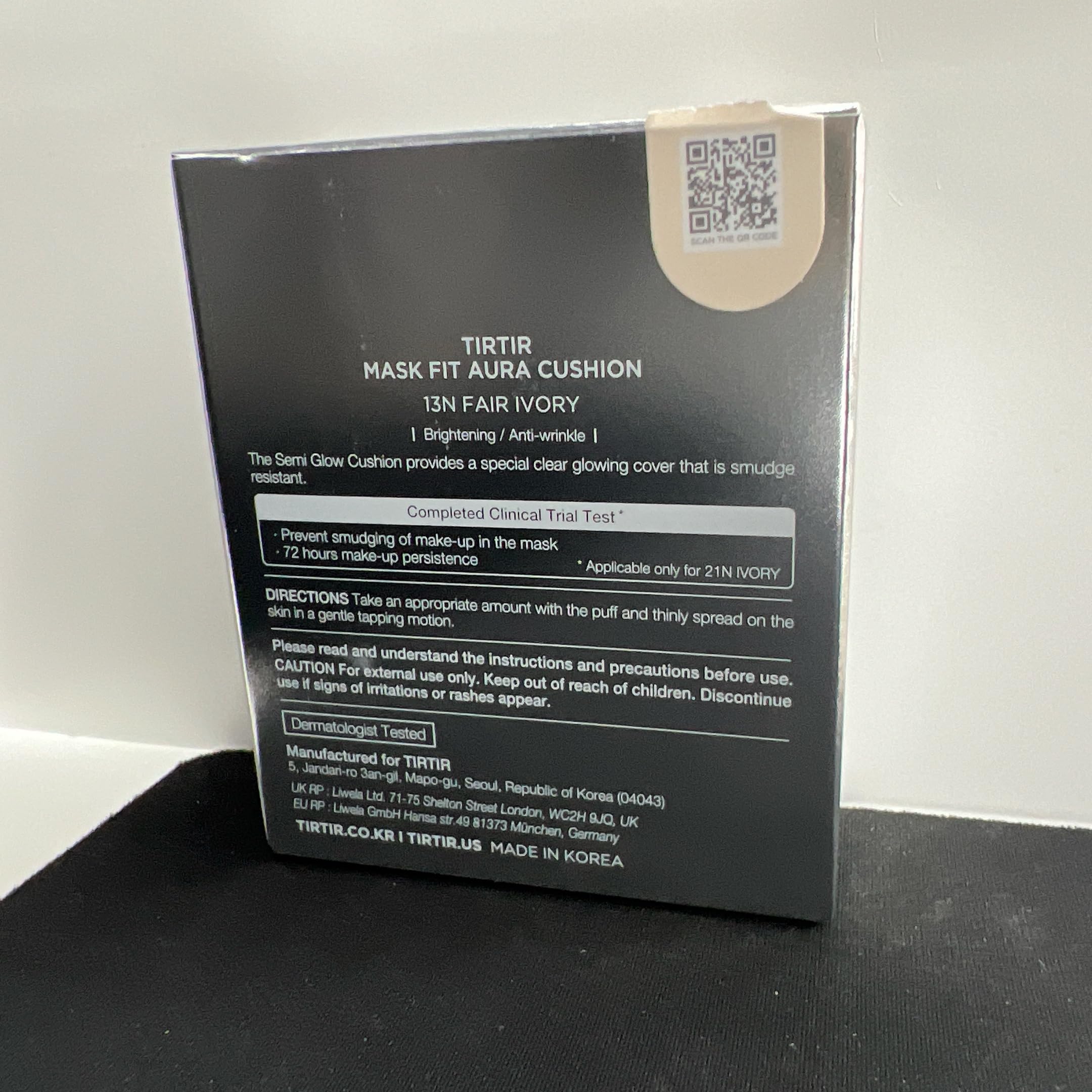 TIRTIR Mask Fit Aura Silver Cushion moisture-rich finish nourishes the complexion.