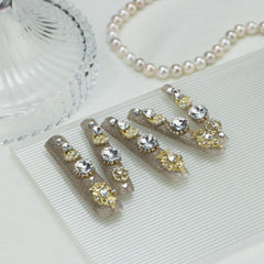 Handmade PMMA tips by Tmani offer durable, reusable nails.