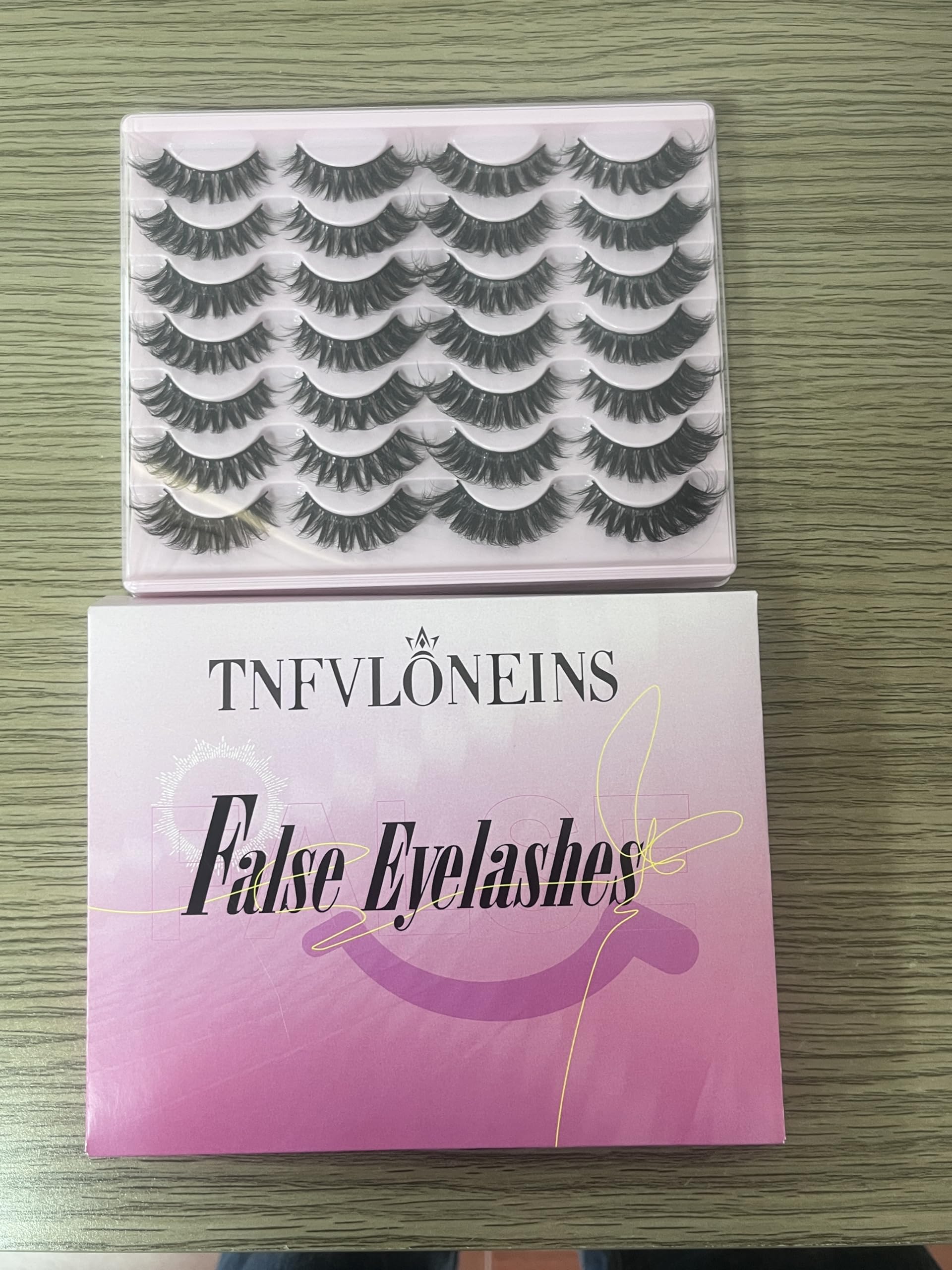 TNFVLONEINS trim-to-fit lashes for a customized eye shape