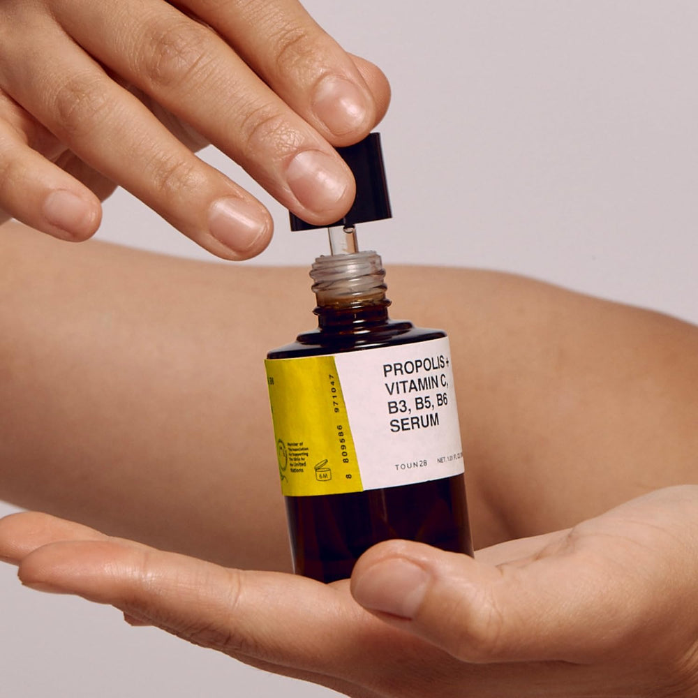 TOUN28 Propolis Vitamin C serum being applied to face for nourishment and smoothness