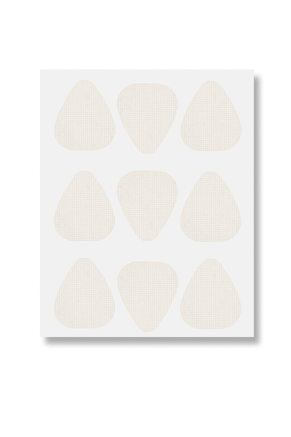 Toute Nuit Triangle Patches apply easily on clean skin before bedtime.