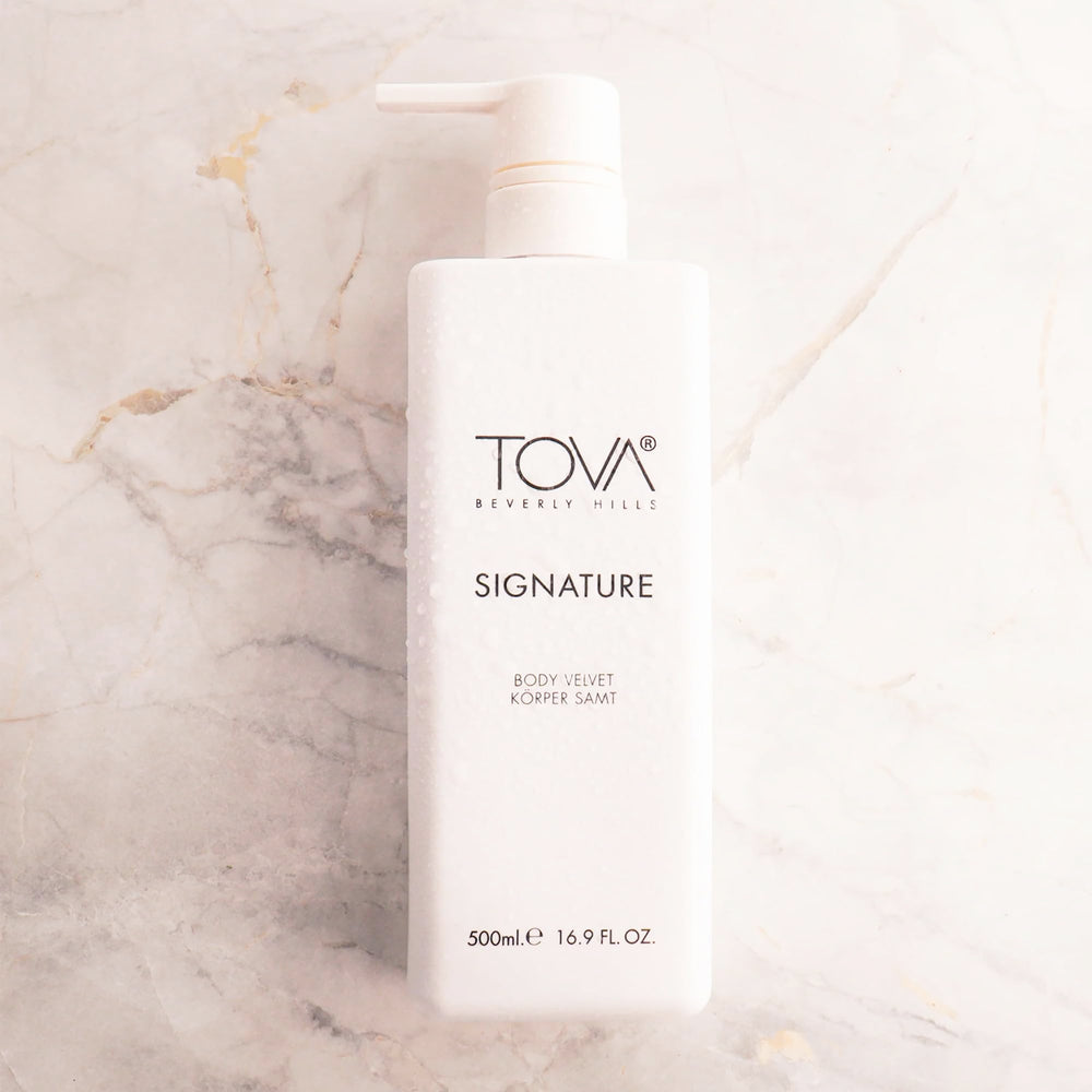 Tova-lotion-corps-velours-pompe, texture veloutée pour peau nourrie.