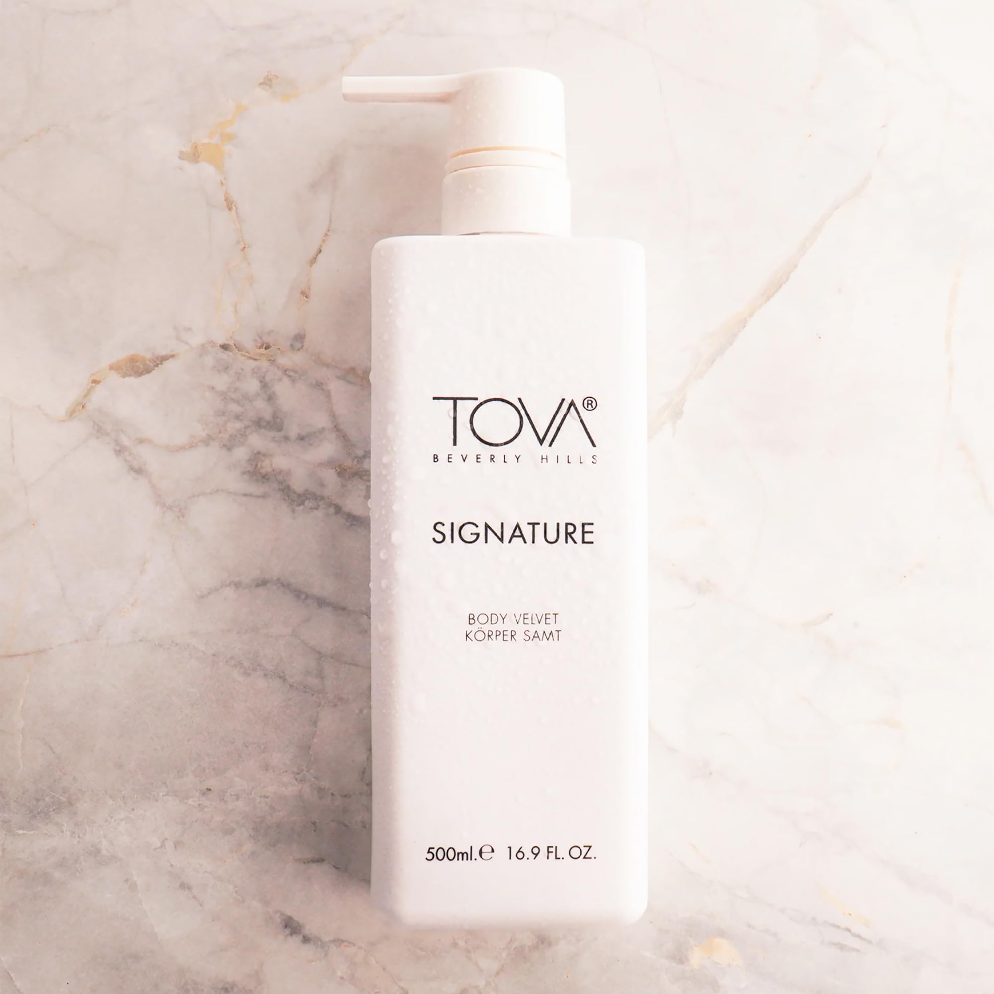 Tova-lotion-corps-velours-pompe, texture veloutée pour peau nourrie.