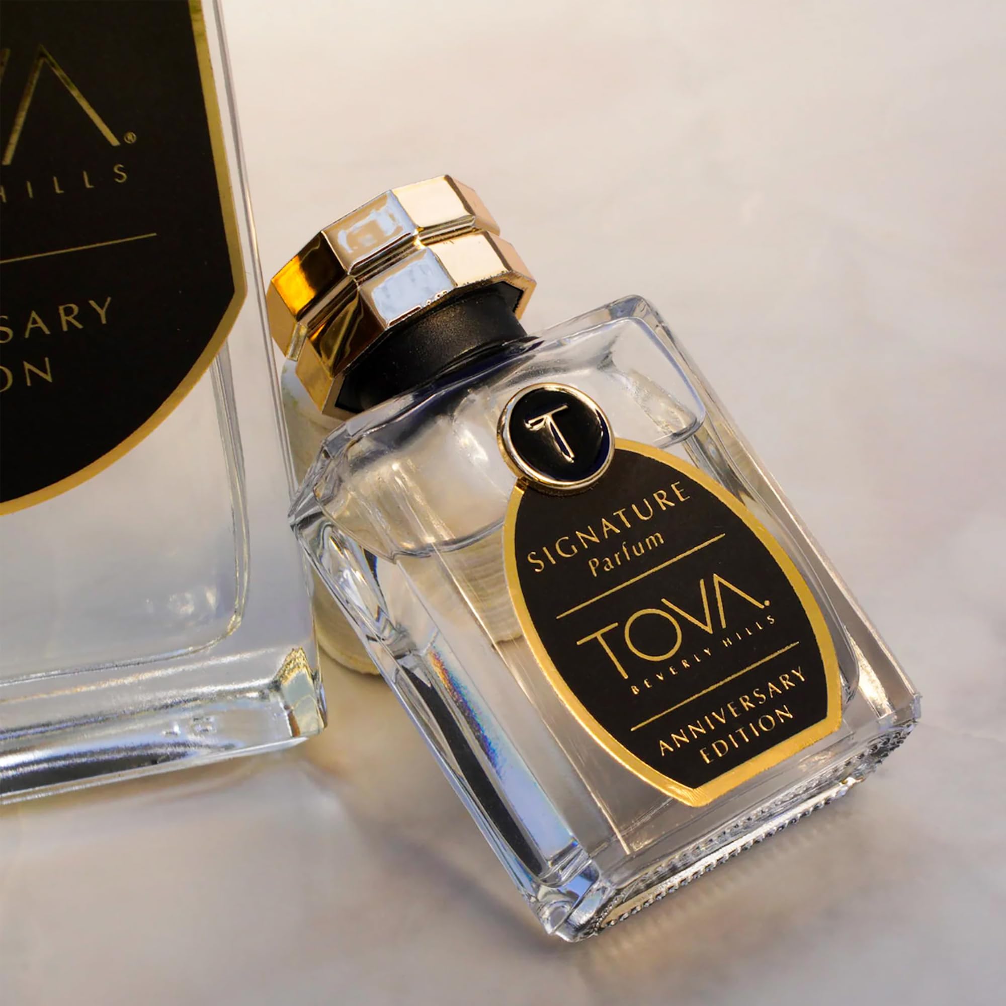 Tova Signature notes of bergamot and jasmine for a fresh daytime scent