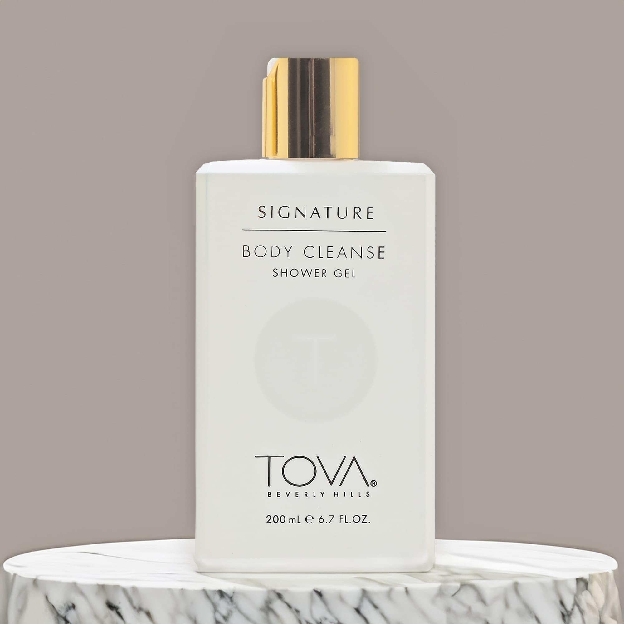 Sea fennel notes provide refreshing aroma in Tova Signature gel.
